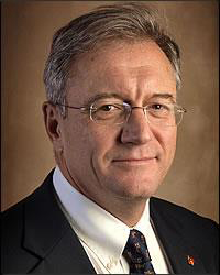 A man in a suit and tie is posing for a photo.